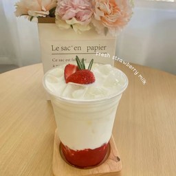 สตรอเบอร์รี่นมสด