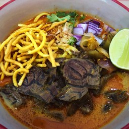 ข้าวซอยเนื้อน่องลายตุ๋น พิเศษ