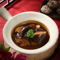 Tofu and Shitake Mushroom in Clay Pot