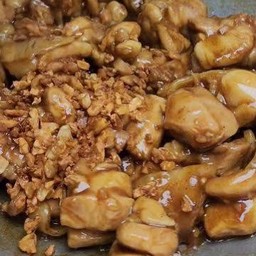 ไก่กระเทียมราดข้าว