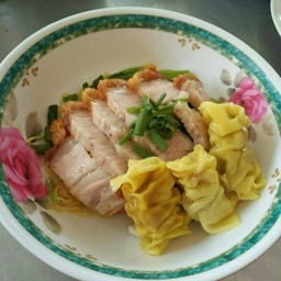 Egg Noodle With Wonton And Crispy Pork