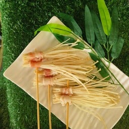 สามชั้นพันเห็ดเข็มทอง