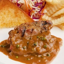 สเต๊กหมูสันคอซอสพริกไทยดำ