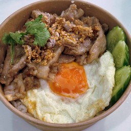 หมูนุ่มกระเทียม ราดข้าว