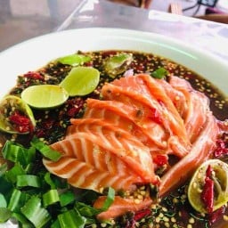 ร้านยำแซ่บหลังตลาดวัดชัย