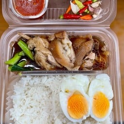 ข้าวขาหมูไข่ต้ม