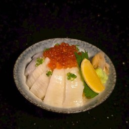 LM12. Aburi Engawa & Ikura ข้าวหน้าครีบปลาตาเดียวและไข่ปลาแซลมอน
