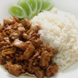 ไก่กระเทียมราดข้าว