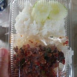 ข้าวกล่อง 20 บาท หน้าปั๊ม ปตท.ลาดใหญ่