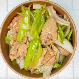 ผัดพริกหยวกหมูนุ่ม ราดข้าว