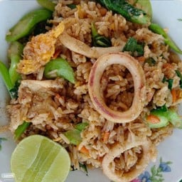 ข้าวผัดปลาหมึก