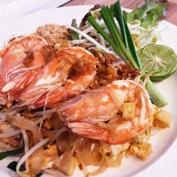 ผัดไทยกุ้งขาวใหญ่