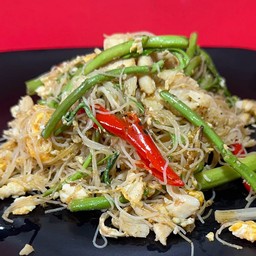 หมี่ผัดกระเฉดไก่