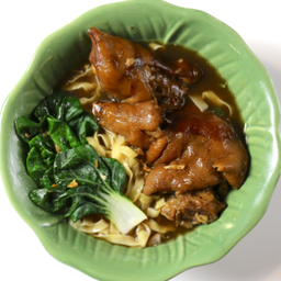 ก๋วยเตี๋ยว น้ำ คากิล้วน | Noodles Soup with Braised Pig's Trotter