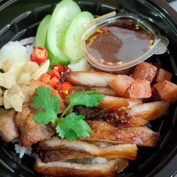 ข้าวขะยำคอหมูย่าง