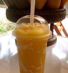 น้ำส้มปั่นผสมเนื้อส้มสด