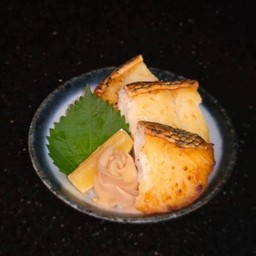 LM14. Sea Salt Chilean Sea Bass  ข้าวหน้าปลาหิมะย่างเกลือหนังกรอบ
