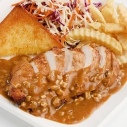 สเต๊กอกไก่ซอสเดมิเกลซเห็ด