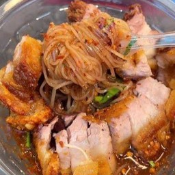 ยำเส้นเล็กหมูกรอบ
