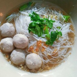 หมี่ขาวลูกชิ้นน้ำใส