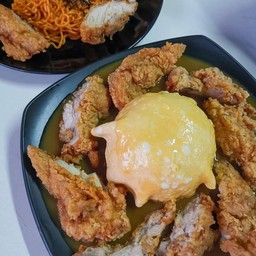 ข้าวแกงกะหรี่ไข่ข้น + ไก่กรอบ L