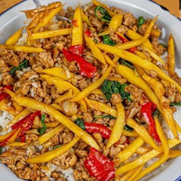 ข้าวผัดกะเพราหน่อไม้หมูสับ
