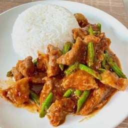 พริกแกงหมูราดข้าว