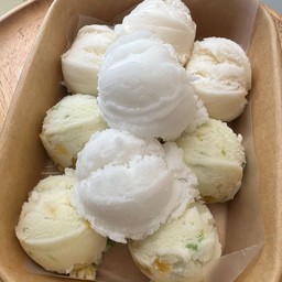 ไอศกรีม เลือกรสได้ กล่องเล็ก ( 9 ลูก )