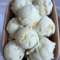 ไอศกรีม รส  รวมมิตร ( 500 g )