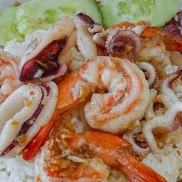 กุ้ง+หมึก กระเทียมราดข้าว