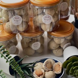 แมคคาเดเมียบอล