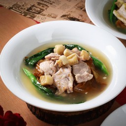 เส้นใหญ่ราดหน้าหมู