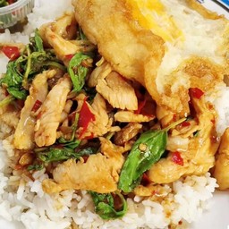 ข้าวกะเพราไก่ติดหนัง