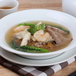 Rice Noodles with Mixed Seafood & Pork in Gravy Sauce