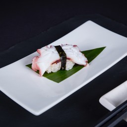 Tako Nigiri ข่าวปั้นหน้าหมึกยักษ์