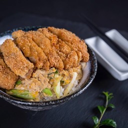 Tori Katsu Don ข้าวหน้าไก่ชุบเกล็ดขนมปังทอด