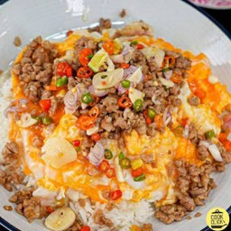 ข้าวไข่ขยี้หมูสับผัดพริกกระเทียม