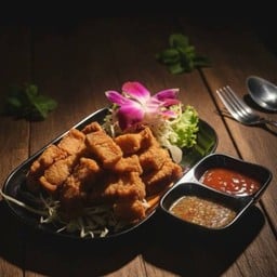 สามชั้นทอดน้ำปลา