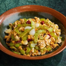 มะระผัดไข่ใส่กระเทียมโทน