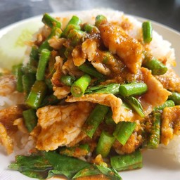 ผัดเครื่องแกง(เป็นกับข้าว)