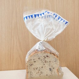 ขนมปัง งาผสมแครนเบอร์รี่