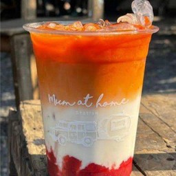 ชาไทยสตอเบอร์รี่นมสด