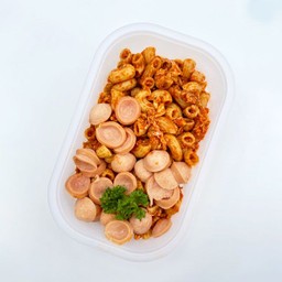 มักกะโรนีซอสมะเขือเทศผัดไข่เกษตรอินทรีย์ไส้กรอก