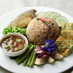 ข้าวผัดน้ำพริกกะปิปลาทู ไข่ชะอม