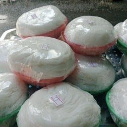 ขนมจีนถาดละ 25 บาท