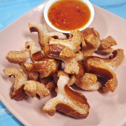 ไส้กรอกไก่หนังกรอบแฟรงเฟริต.  10 ชิ้น.