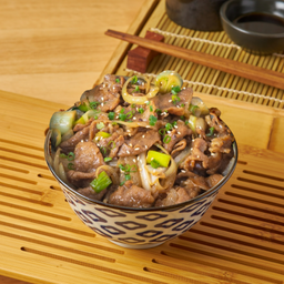 ข้าวหน้าหมูสไตล์ญี่ปุ่น