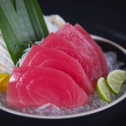 Tuna  Sashimi ทูน่าซาชิมิ