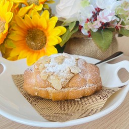 Shio Pan อัลมอนด์