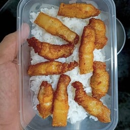 สามชั้นทอดน้ำปลา (ราดข้าว)